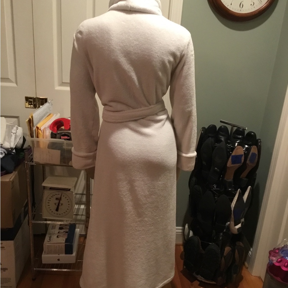 White Large Robe - Picture 2 of 13